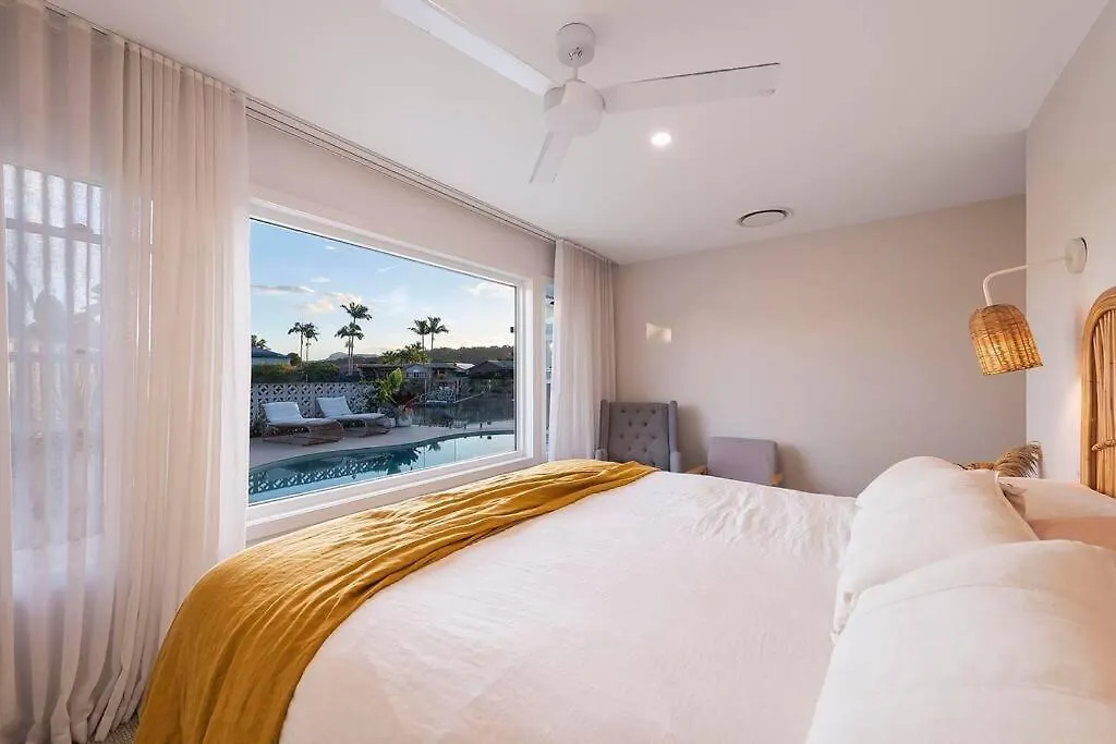 Holiday home Luxe Modern 4 Bedroom Waterfront Home Gold Coast