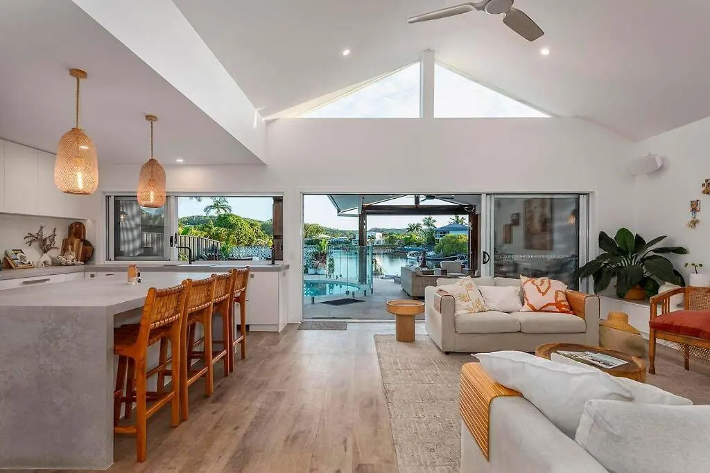 Luxe Modern 4 Bedroom Waterfront Home Gold Coast Australia