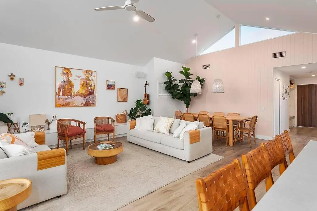 Luxe Modern 4 Bedroom Waterfront Home Gold Coast