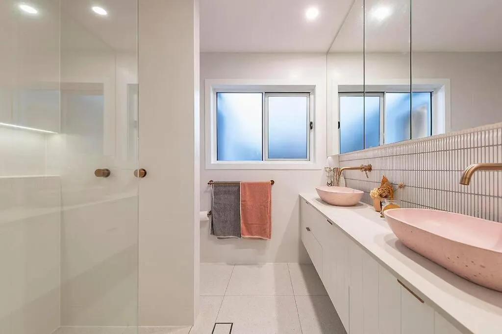 Luxe Modern 4 Bedroom Waterfront Home Gold Coast Australia