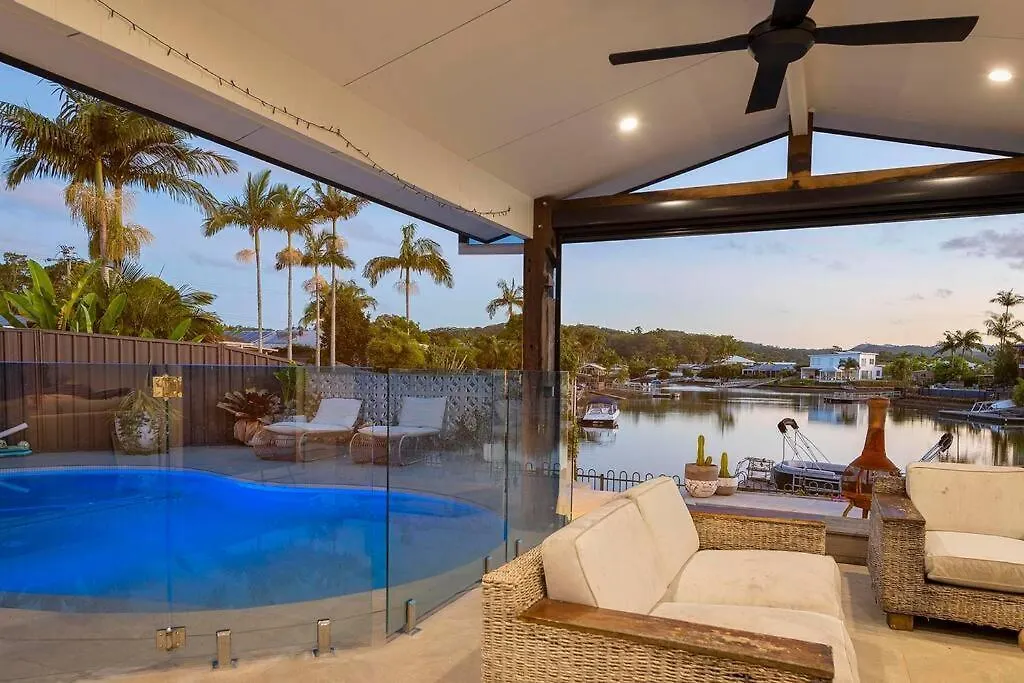 Luxe Modern 4 Bedroom Waterfront Home Gold Coast