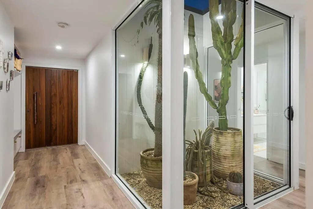 Luxe Modern 4 Bedroom Waterfront Home Gold Coast 0*,